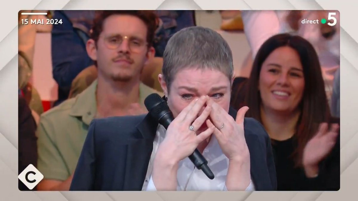 ⚫️ Hommage à Émilie Dequenne. L'actrice belge est décédée à 43 ans d'un cancer . En mai dernier, à Cannes, elle célébrait les 25 ans du film 'Rosetta' sur notre plateau. Le Pr Steven Le Gouill nous éclaire sur ce type de cancer rare. #CàVous