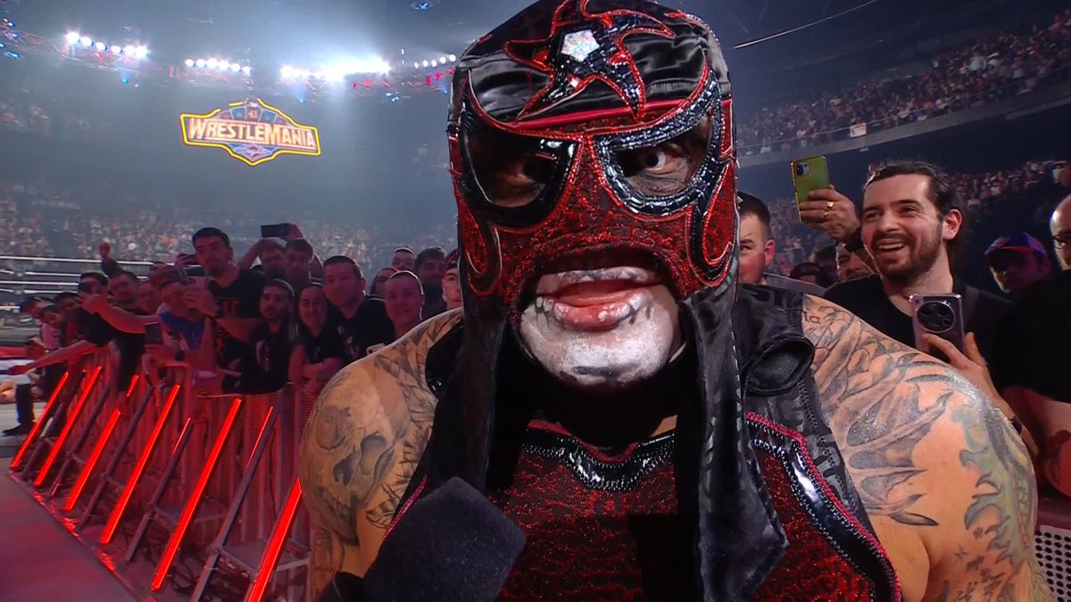Penta quiere ser Campeón 🇲🇽🏅👤👌 #WWERaw