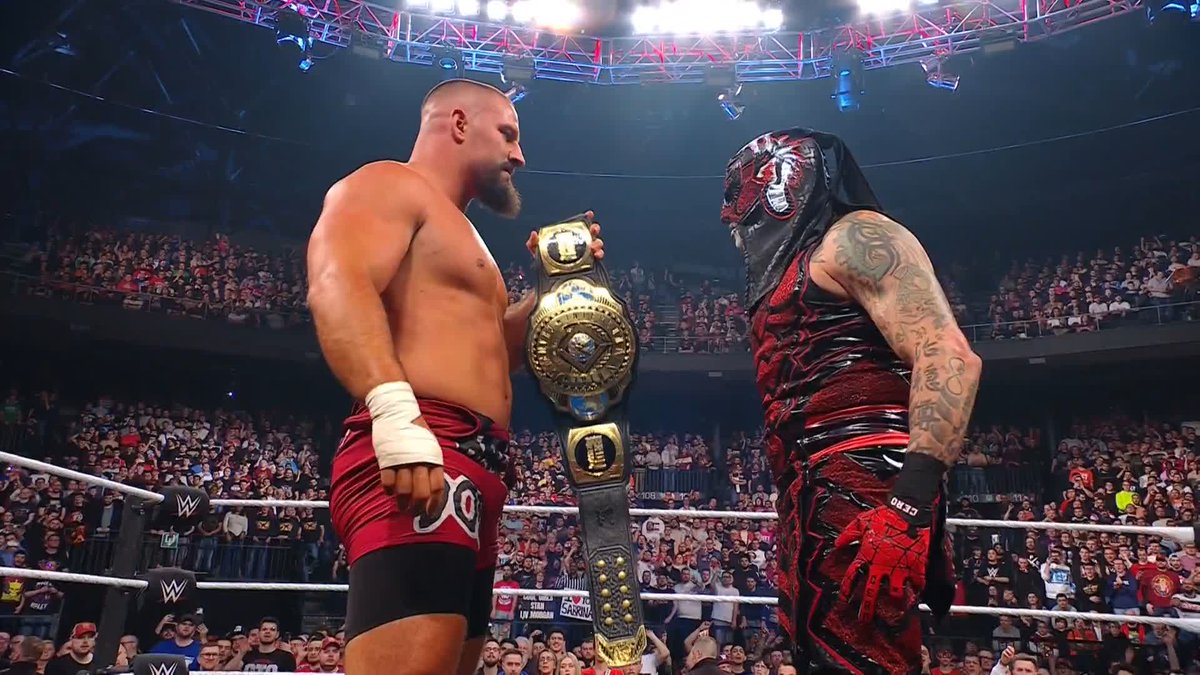 Penta salió a ayudar a Bron Breakker pero dejó claro que quiere el Campeonato Intercontinental 🇲🇽👤🏅👌 #WWERaw