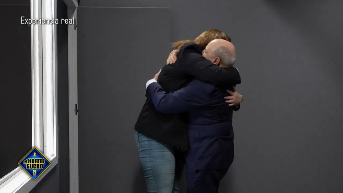 ❤️ ¿Cómo reaccionarias si te reencontrases con una persona especial que te cambió la vida? #MónicaNaranjoEH