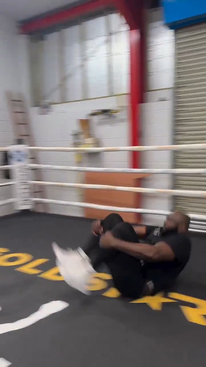Martin Bakole having fun in the gym today. [🎥 Martin Bakole]