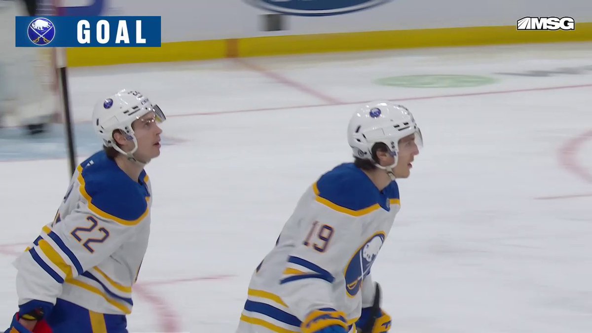 That's some clean puck movement from the Buffalo Sabres 🤩