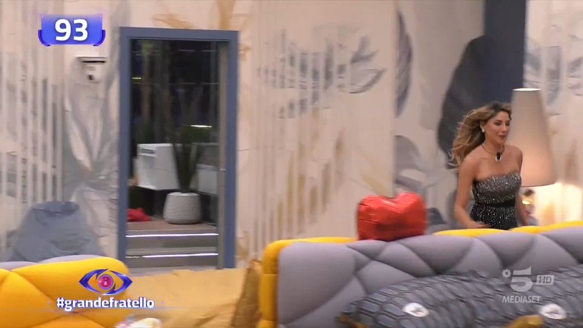 Mattia ha nascosto degli oggetti in Casa. Chiara e Javier riusciranno a trovarli? #GrandeFratello