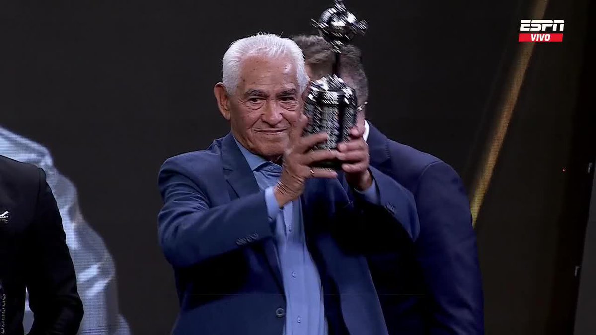 PANCHO, EL HOMBRE LIBERTADORES: más que merecido homenaje para Francisco Sá, ganador de la edición en ¡¡6 ocasiones!! 📺 El sorteo, por #DisneyPlus