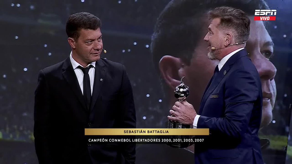🏆Sebastián BATTAGLIA, TETRACAMPEÓN de la COPA @LIBERTADORES fue homenajeado en el sorteo de la Copa por la CONMEBOL.com.