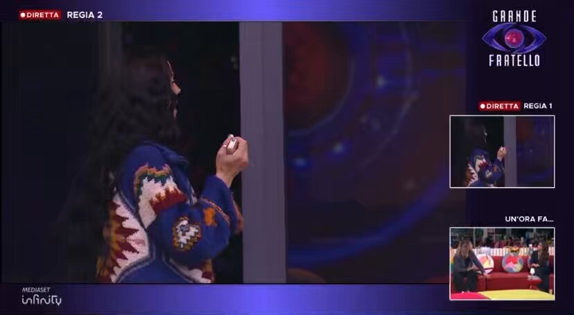 Miss Piggy: “ ti piace più discutere delle cose degli altri che delle tue” Helena: “ tu sei arrivata dopo e dici queste cose a me? A me?” #GrandeFratello #Heleners #Helevier