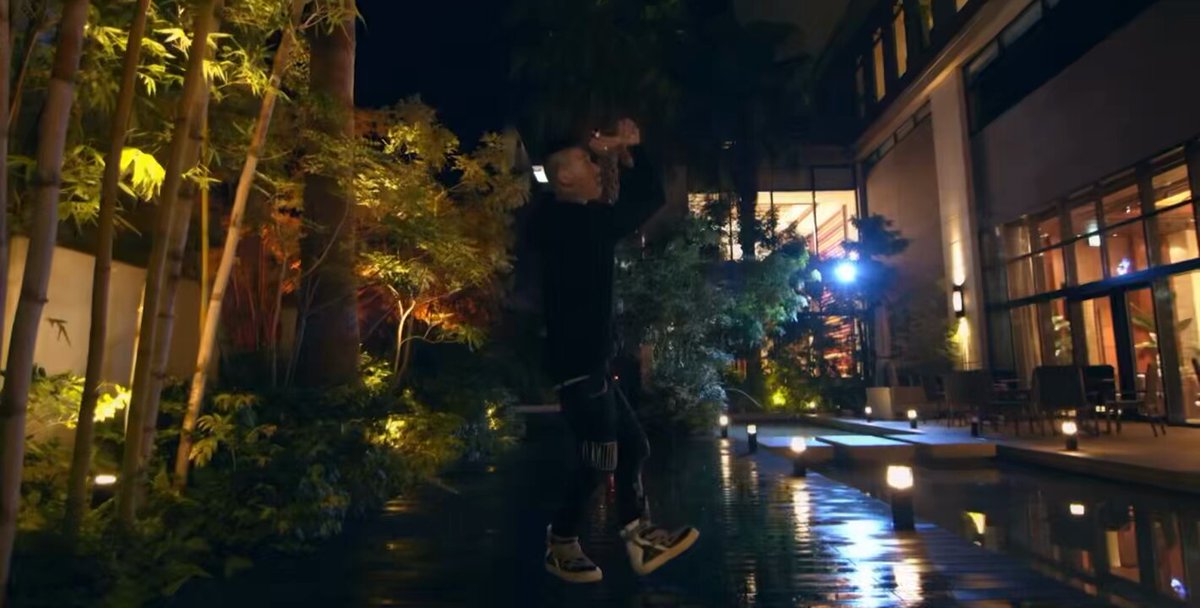 DJ PMX / House Party feat. KOWICHI, JAGGLA, HI-D Official Music Video 皆様のおかげで100万再生ありがとうございます このMVは、コロナ禍にみなとみらいの結婚式場のビルを丸ごと貸し切って撮影しました 初代ラップスタァを始めいろんな人気ラッパーがカメオ出演してる豪華MVになってます そして明日はMiss Luxuryリバイバルの流れで2012年の未公開の人気曲のMVをYouTubeに20時公開します さらに来週はTHE ORIGINAL Vから…