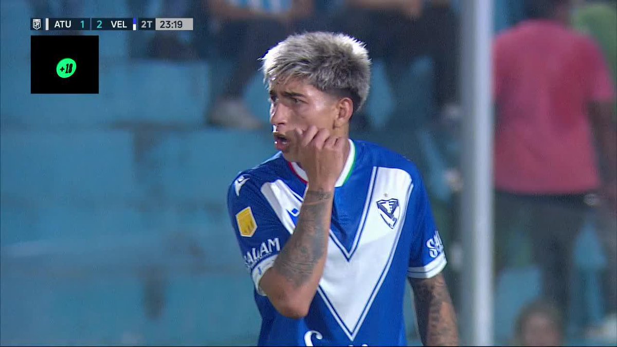 ¡SE TENÍA CONFIANZA! Maher Carrizo avisó y marcó de tiro libre el 2-1 de Vélez ante Atlético Tucumán. 📺 ESPN Premium | Suscribite al Pack Fútbol en