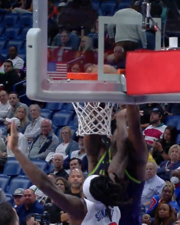 Zion POSTER on Isaiah Stewart 👀