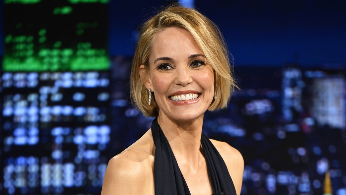 Leslie Bibb says a lot without saying a word as Kate Bohr in The White Lotus 🪷 #FallonTonight
