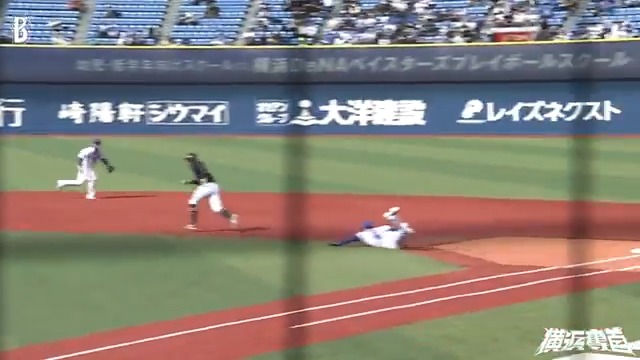 一二塁間への鋭い当たりに #オースティン 選手がダイビングキャッチ！⚡ ダブルプレーは奪えずも相手の2塁進塁を阻止する！💪 4回表 DB 1 - 0 B #オープン戦 #横浜奪首 #baystars