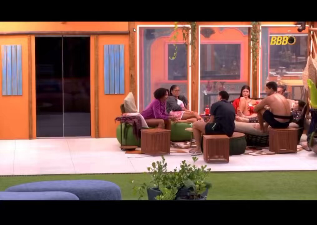 O Vinicius precisa se decidir. Agora ele afirmou que chamou Renata de 'pomba suja'. Mas na frente dela, ele disse que foi para o João Gabriel. Além de covarde, ele é mentiroso e frouxo! #BBB25