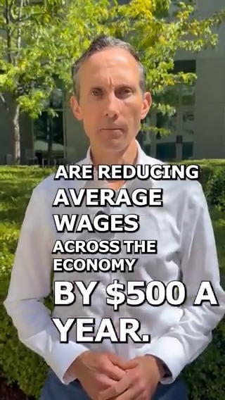 1 in 5 workers have a non-compete clause in their contract, limiting their ability to move to a better job ๐ซ Shouldnโt workers be free to choose where they work? ๐ผ๐ #auspol #ausecon
