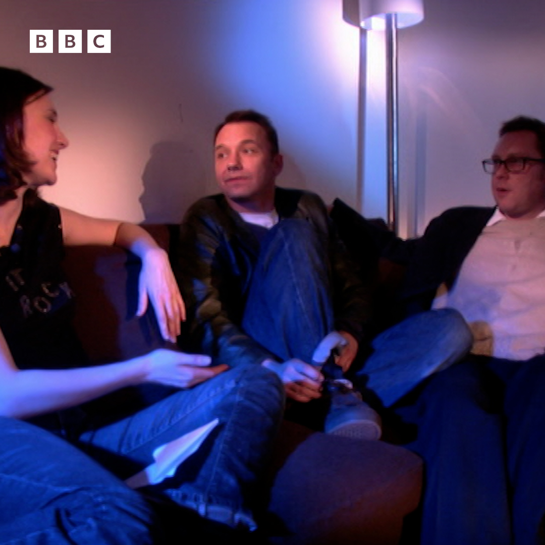 #OnThisDay 2000: Vic and Bob rebooted Randall and Hopkirk (Deceased) on BBC One. They spoke to Jayne Middlemiss at the video shoot theme tune for the theme song (by Nina Persson and David Arnold). Bob optimistically predicted a number 27.