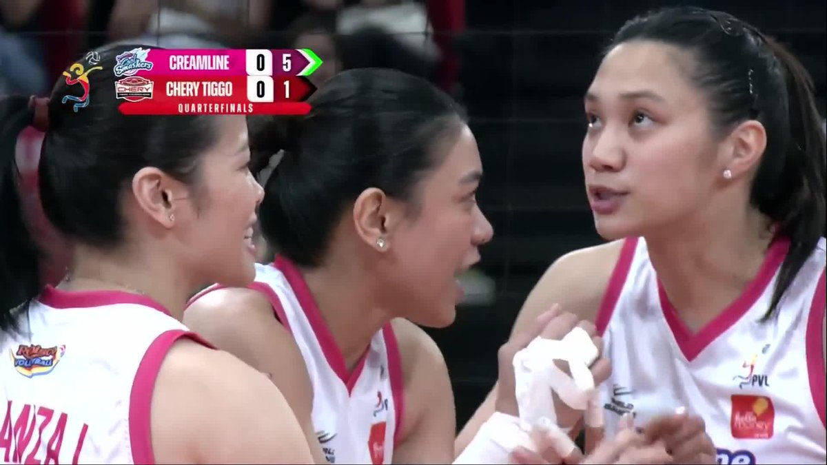 ICE IN THEIR VEINS 🥶 Alyssa Valdez and Jema Galanza bring the cool factor as the Creamline Cool Smashers set the tone early, chilling the Chery Tiggo Crossovers in the opening set the quarterfinals! #PVL2025 #TheHeartofVolleyball #OneSports
