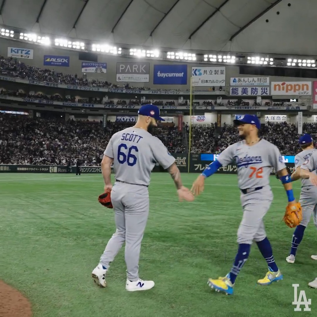 Victory formation! #TokyoSeries