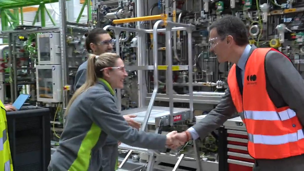 Visitamos en Guadalajara la primera planta de Cummins Inc. en Europa que producirá hidrógeno verde. Seguimos avanzando en la transición verde, una de nuestras prioridades. Gracias a las políticas del Gobierno más del 20% de los proyectos de hidrógeno en Europa se ubican en España.