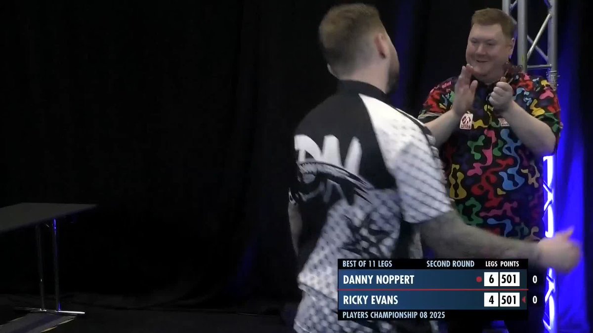 NOPPERT WINS IT ON THE BULL! 🤩 What a contest! Danny Noppert beats Ricky Evans to reach the Last 32 in Hildesheim, with the pair both averaging over 103! 📺 #PC8