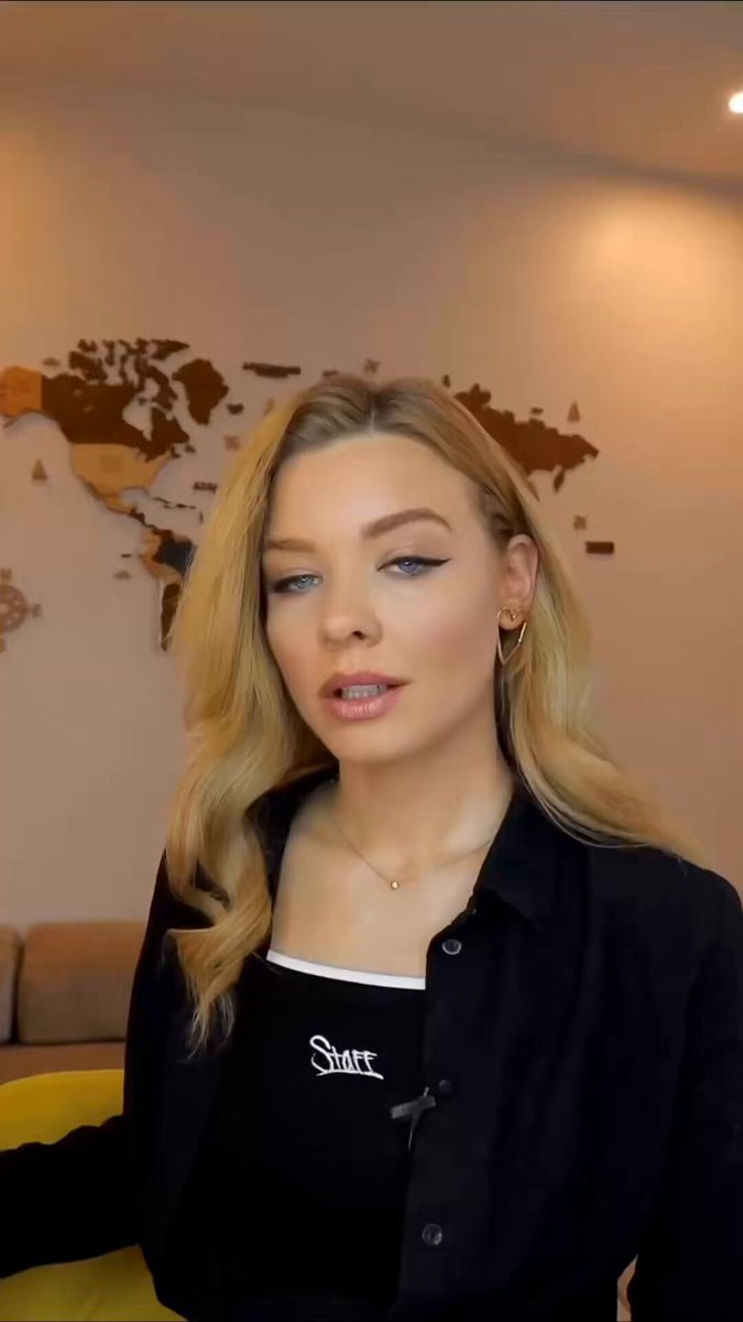 Думали, лише в українській мові сила-силенна запозичених слів? А ось і ні! Аби переконатися в цьому, дивіться нове відео філологині Аліни Острозької про поширені в сусідніх країнах українізми 😉 Факти з цього відео, до речі, також можна знайти у книзі Кирила Булаховського «Мова, що стала світовим трендом» 📚