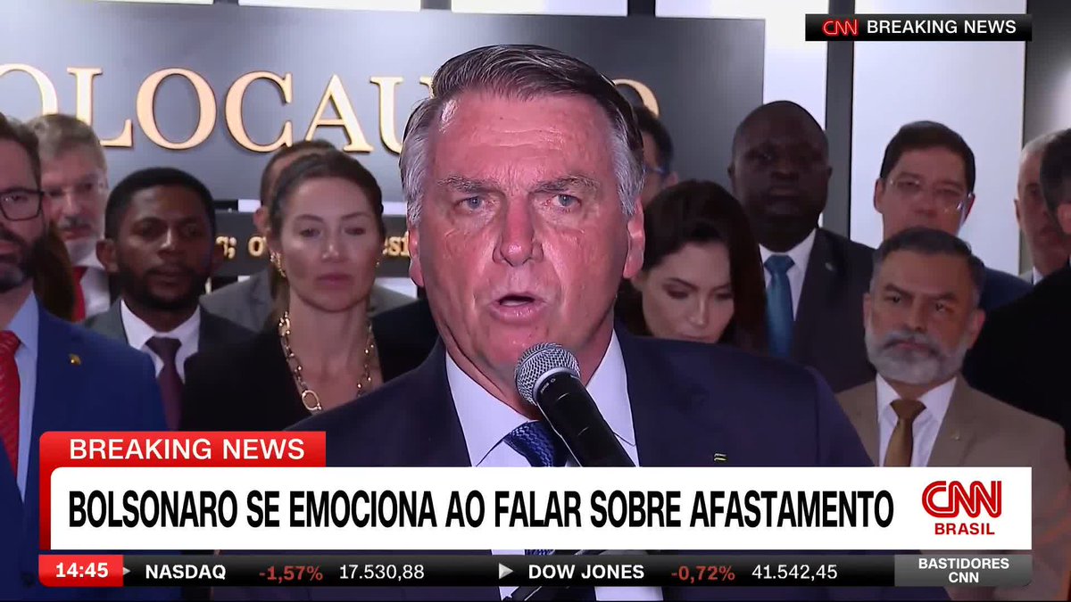 O ex-presidente Jair Bolsonaro (PL) chorou ao falar sobre afastamento de Eduardo Bolsonaro (PL-SP) da Câmara dos Deputados. O político anunciou, no começo da tarde desta terça-feira (18), que vai se licenciar temporariamente do cargo para ficar nos Estados Unidos. #BastidoresCNN