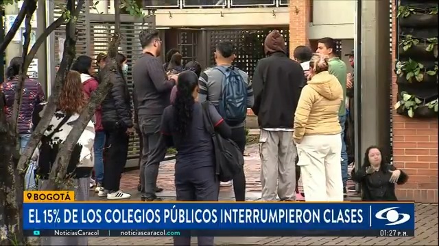 Pese a la orden impartida por el alcalde de Bogotá, Carlos Fernando Galán, de garantizar las clases en los colegios públicos en el día cívico, el 15% de las instituciones incumplieron con esta directriz. Así lo señaló la Secretaría de Educación. Más en