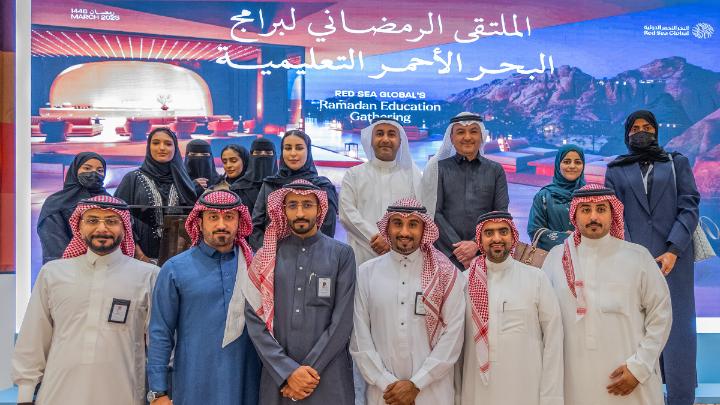 خطوة نحو المستقبل، تجمعنا مع طلاب #برنامج_البحر_الأحمر_للتدريب_المهني على مائدة الإفطار في رمضان. رحلتهم التعليمية هي استثمار في مستقبل السياحة، ونحن فخورون بأن نكون جزءًا من هذا المشوار.