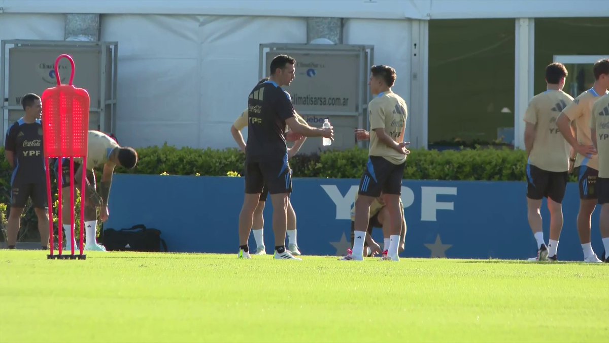 Lionel Scaloni and Giuliano Simeone 👀🗣️