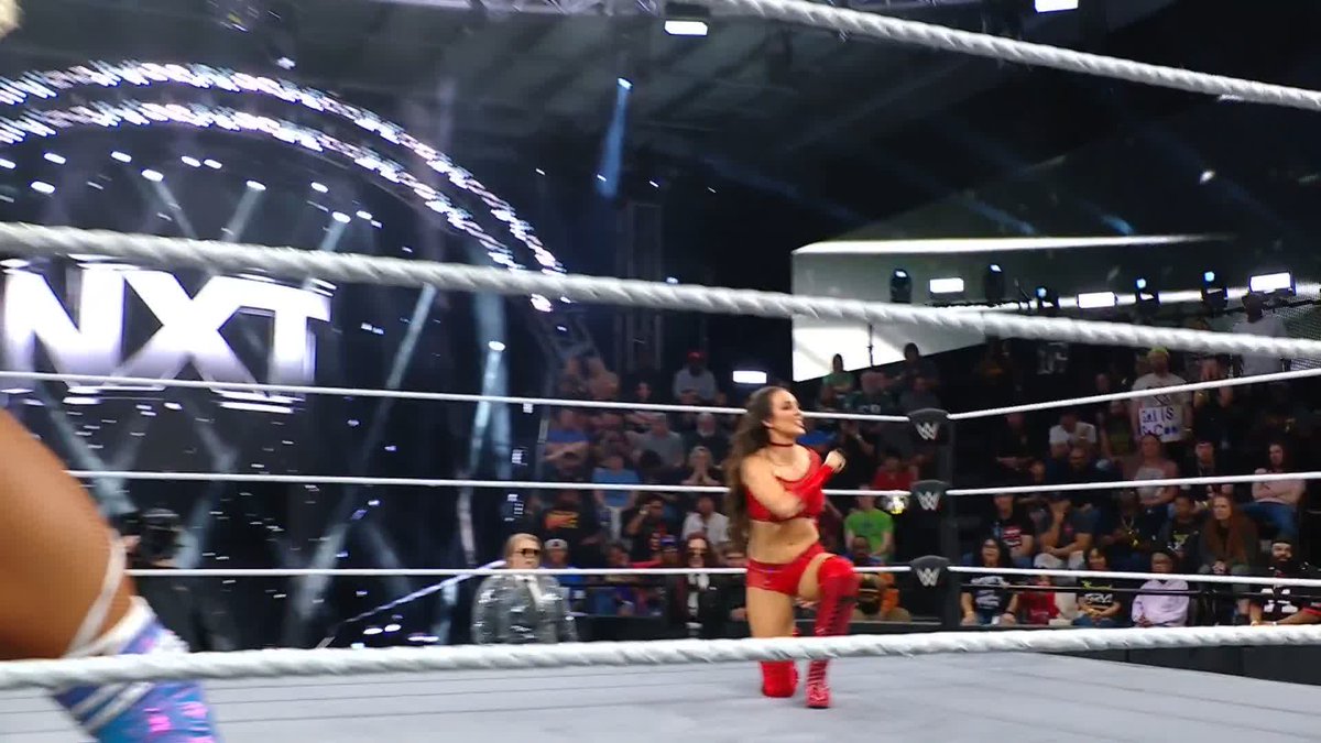 .Sol Ruca and CHELSEA GREEN have given us a fast start to this one! 🙌 #WWENXT