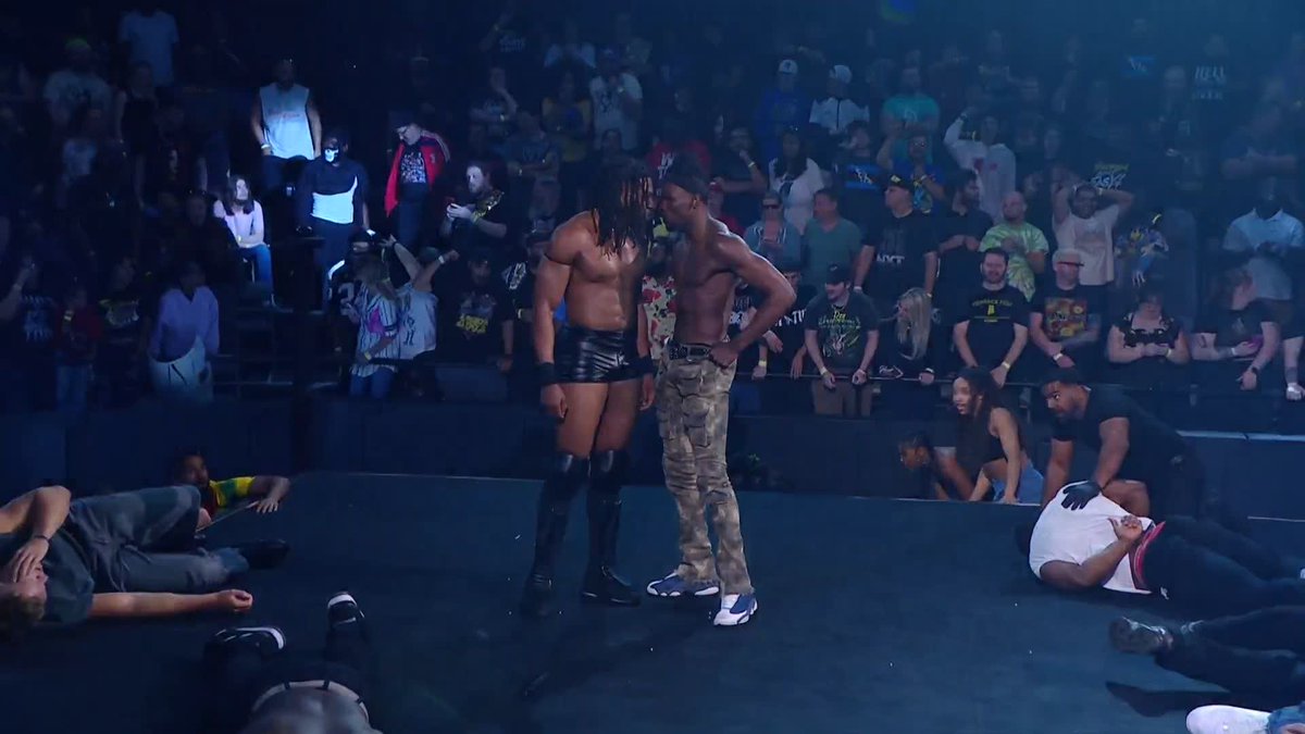 OBA. TRICK. JE'VON. THIS IS PANDEMONIUM!!! #WWENXT
