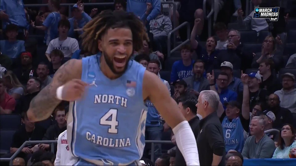 NORTH CAROLINA IS BLISTERING HOT! 🔥 They lead SDSU 47-23 at the half.