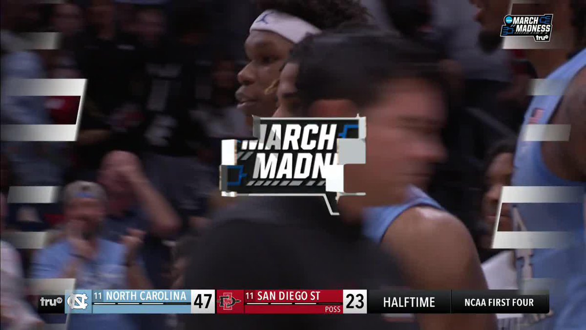 RJ DAVIS FROM WAY DEEP 🔥 It's ALL North Carolina as the first half comes to a close 🤯 #MarchMadness