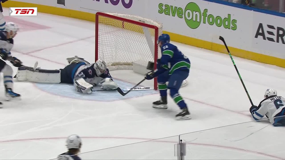 It's a plane, it's a bird, it's superman... IT'S HELLE WITH THE DIVING SAVE 😱