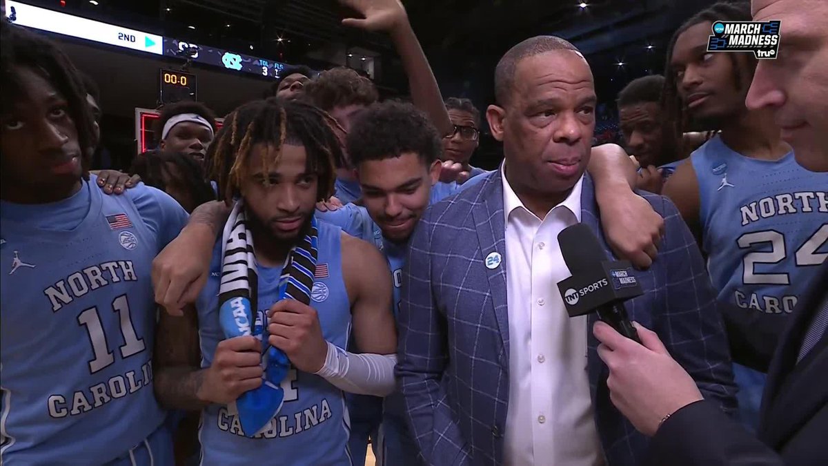 The entire North Carolina team wanted in on the postgame interview 🤣