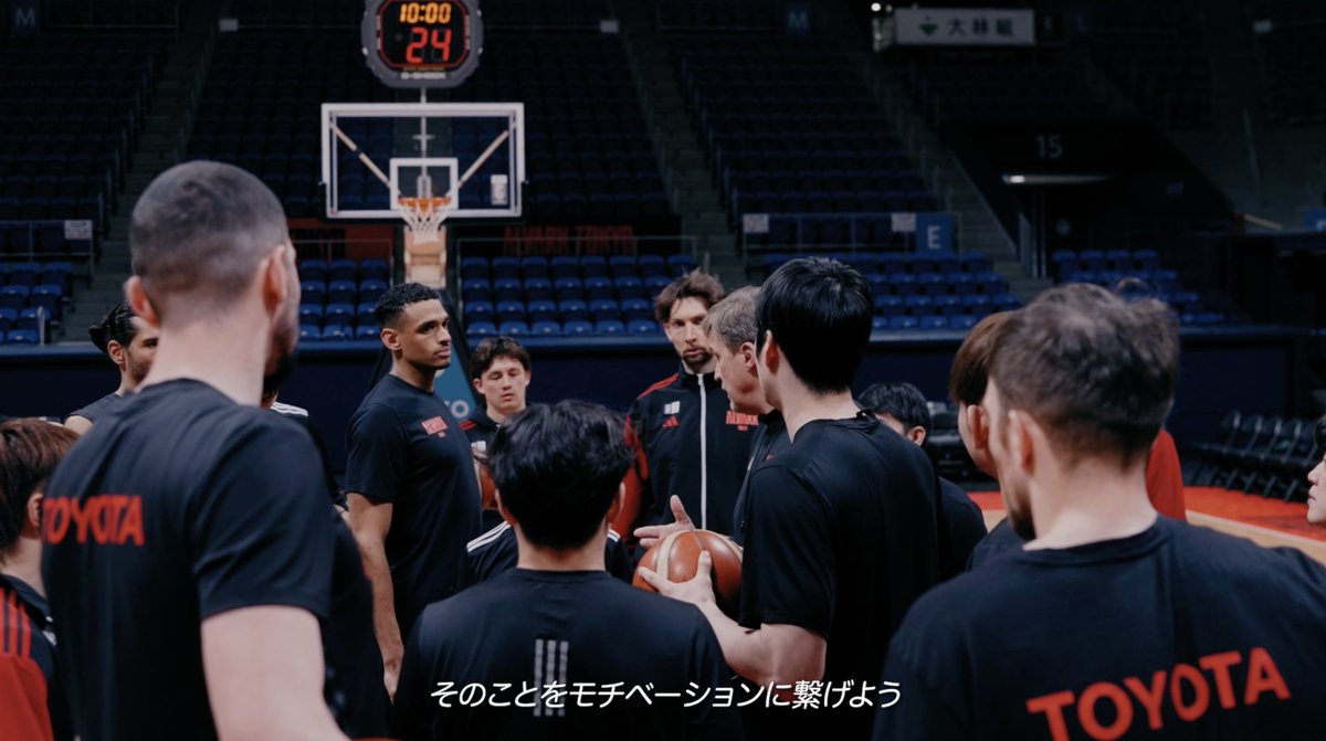 「また琉球と戦うことになるんじゃないかなと思ってる」 昨日の練習前に選手を鼓舞したアドHC。 本日からリーグ再開！ 熱い声援をよろしくお願いします！ #アルバルク東京 #Bリーグ