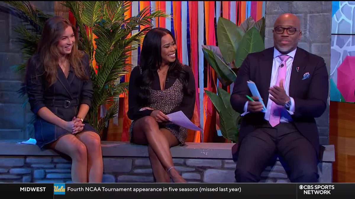 "Carolina, I apologize." -@CWalkersports "Watch out for UNC continuing to roll in this tournament." -Wally Szczerbiak