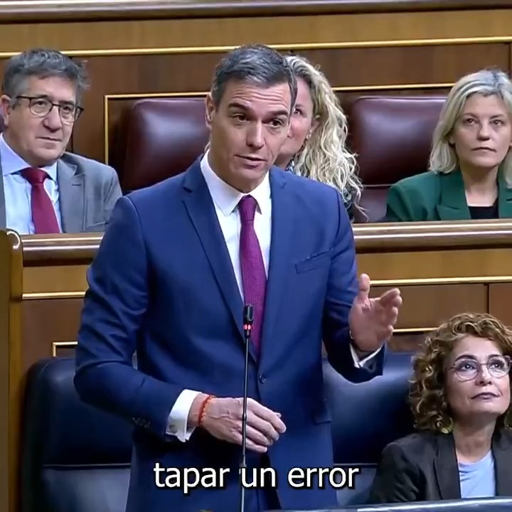 Usted, Sr. Feijóo, pretende tapar un error, cometiendo otro más grave. Elude el cese del Sr. Mazón, abrazando a la ultraderecha. Llegó al frente del PP para tapar la corrupción de la Sra. Ayuso y pretende mantenerse tapando la negligencia del Sr. Mazón. Lamentable.