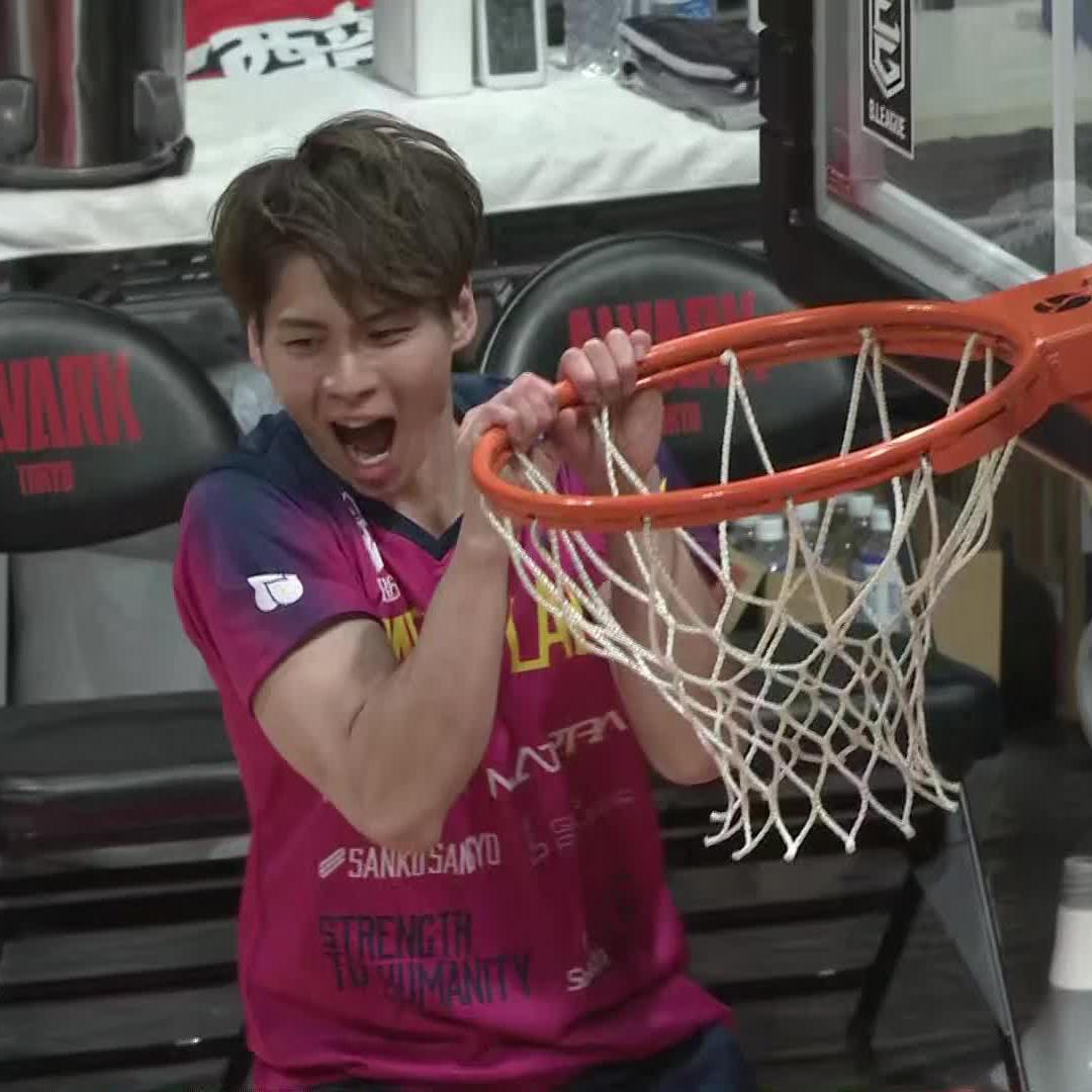 戸嵜選手→柳田選手→古賀選手とボールを繋ぎ、最後は戸嵜選手がダンクを決めました👏 東京グレートベアーズ #アルバルク東京 #東京グレートベアーズ