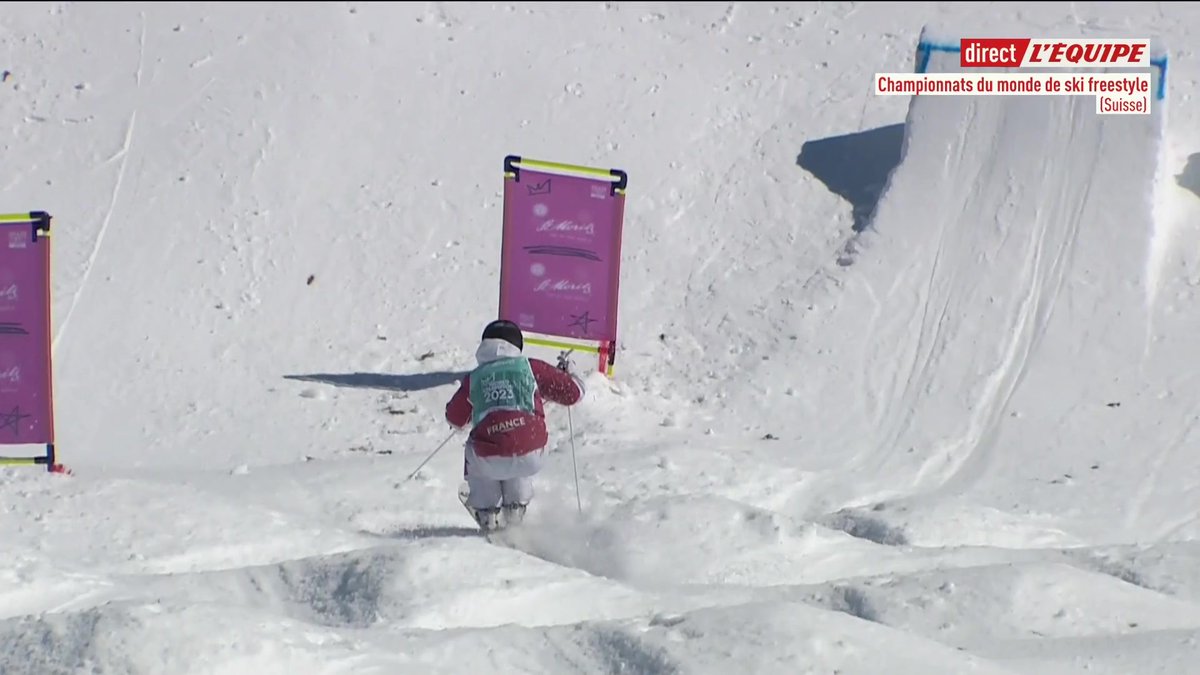 🥇 Perrine Laffont est championne du monde ! La Française conserve son titre avec une descente parfaite, tout en maîtrise, et décroche une 6e médaille d’or en ski freestyle. La reine des bosses ! 🇫🇷👑 #lequipeSKI