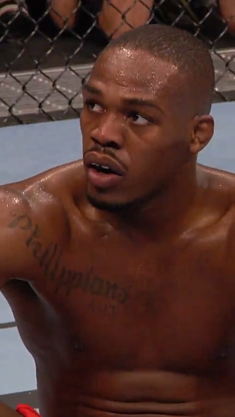 🔙 Il y a 14 ans jour pour jour,Jon Jones entrait à jamais dans l’histoire en devenant le plus jeune champion de l’UFC. 🐐 Âgé de seulement 23 ans. 🏆