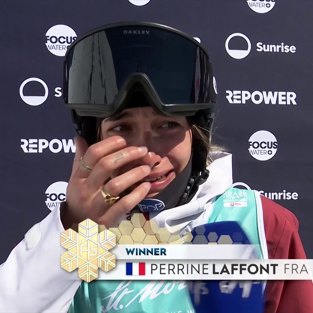"Est-ce que c'est vrai ? Est-ce que je viens de gagner ?" : l'émotion XXL de Perrine Laffont après son nouveau titre de championne du monde 🥹 #ChaletClub
