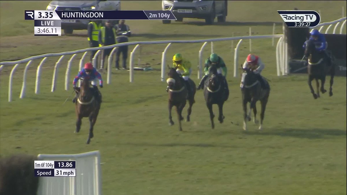 4/1 WINNER! 🥇 Iskar d’Airy wins easily from the front to land our first bet of the day!