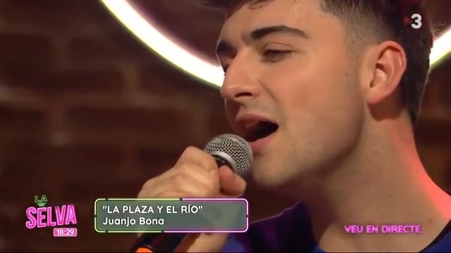 🟢 L'artista Juanjo Bona posa la música aquesta tarda a #LaSelva3Cat amb "La plaza y el río" i ens presenta "Recardelino" 🎵🎤 #LaSelva3Cat ▶