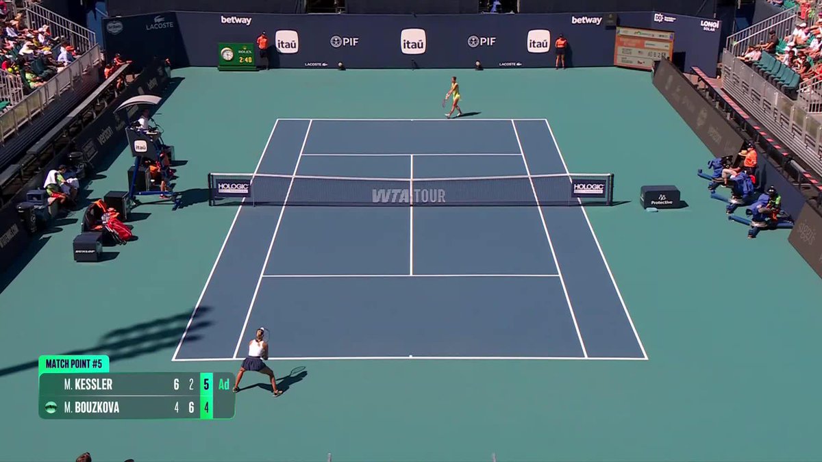 McCartney in Miami!👏👏👏👏 Kessler defeats Bouzkova in a three set battle6-4, 2-6, 6-4! #MiamiOpen