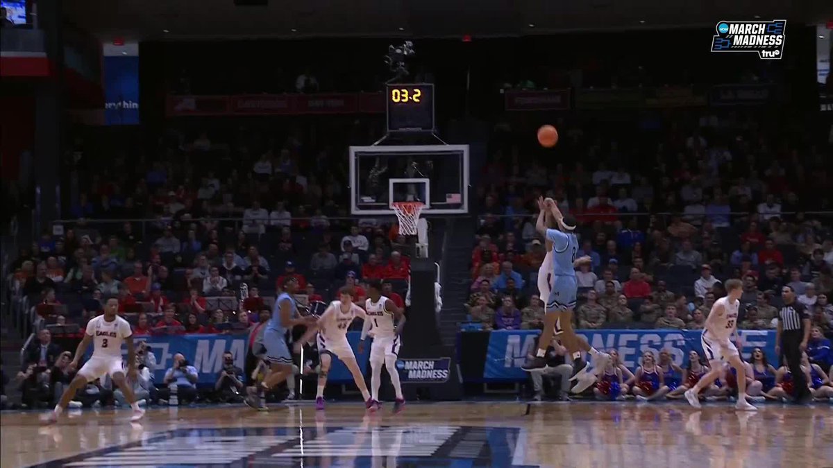 Dallas Hobbs beats the buzzer with a silky move 🔥