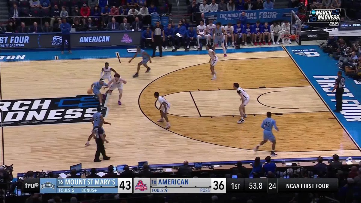 Dallas Hobbs beats the half-time buzzer with his FOURTH triple for Mount 💦 #MarchMadness