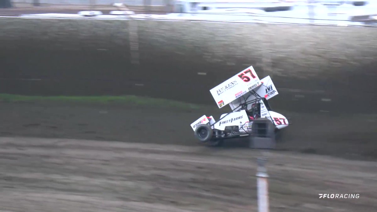🤯 Kyle Larson with an incredible save during High Limit Racing Qualifying at Tulare Thunderbowl Raceway! #HighLimitRacing