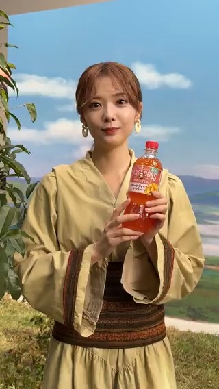 ついに発売! 世界のTEAフルーツティーエードを田村保乃さんに飲んでいただきました #世界のTEA #セカティー #櫻坂46 #田村保乃