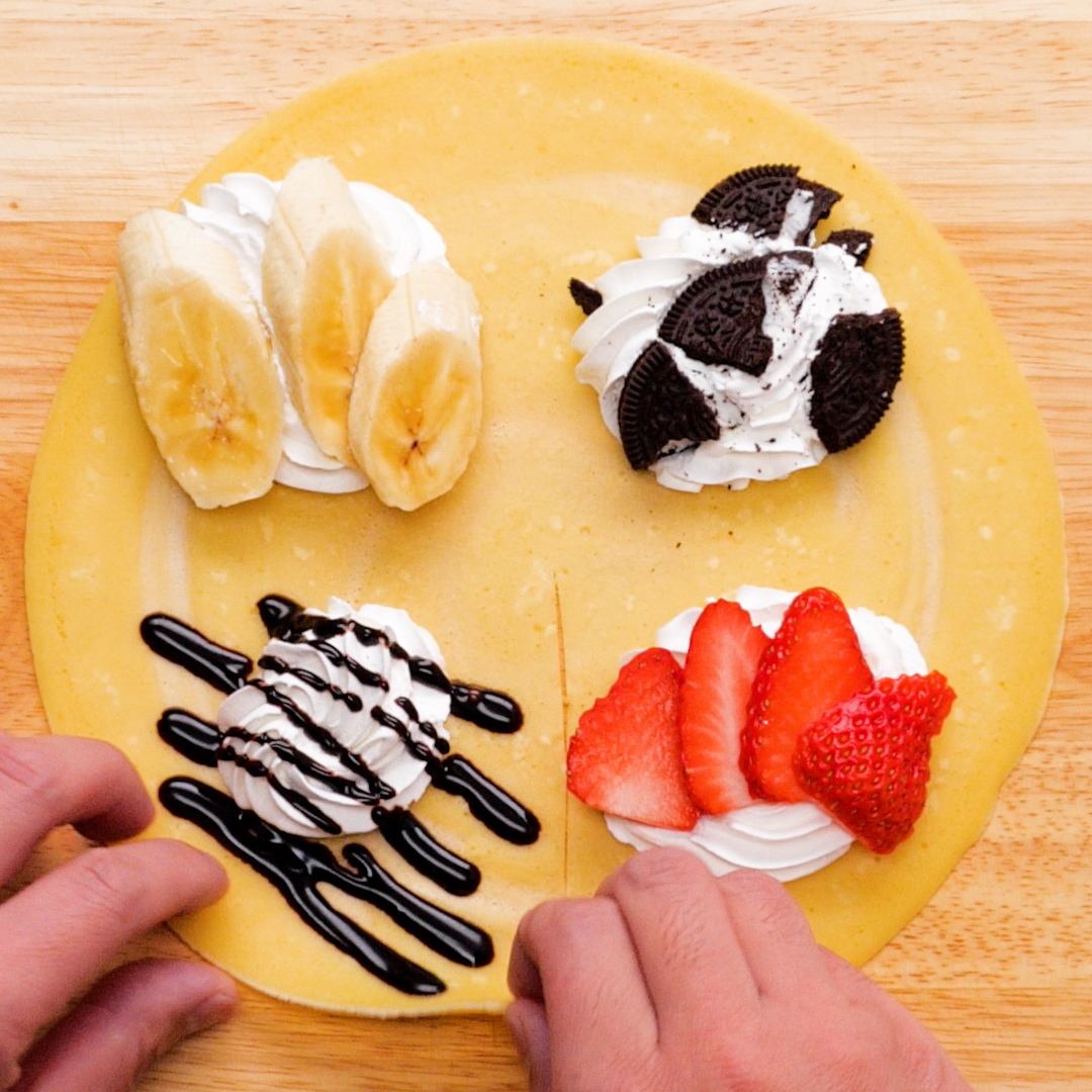 【おにぎらずのクレープ!?】折りたたむだけ♡簡単激うまスイーツレシピ / Fruit Crepes🤩💖