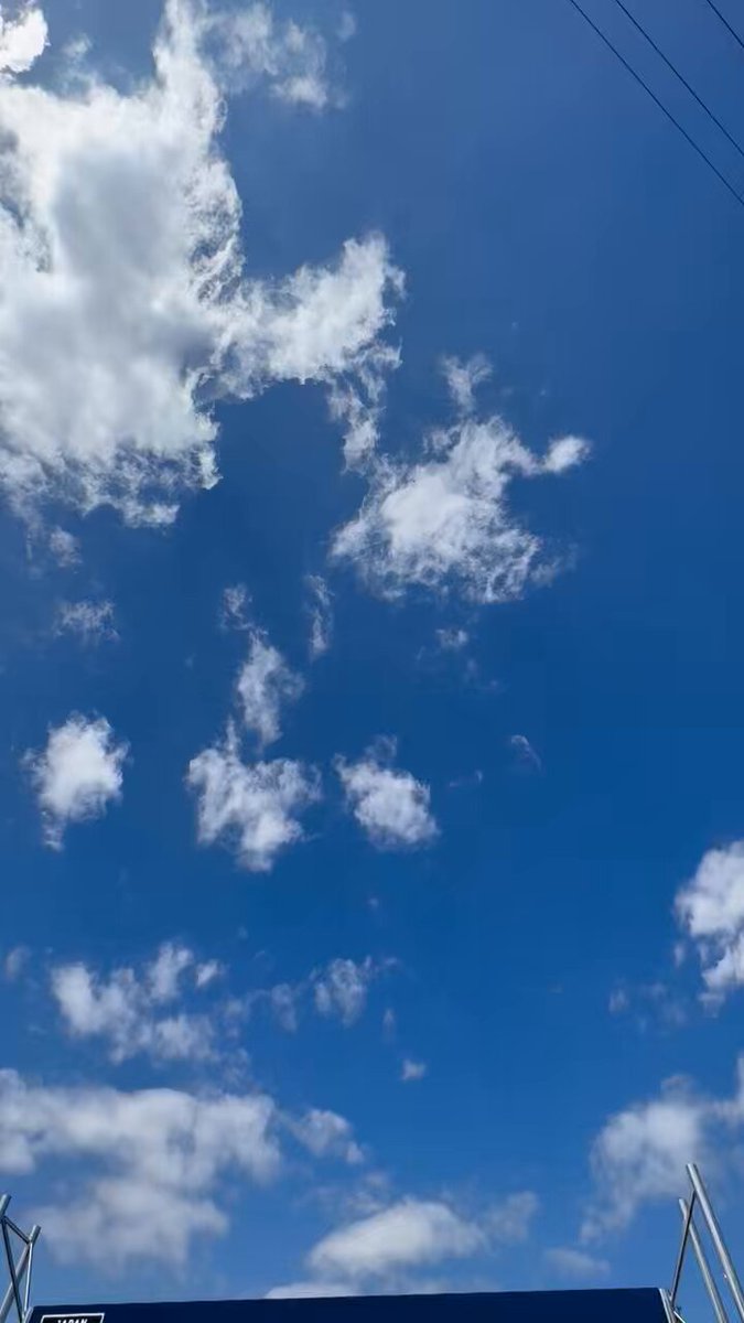 🏟️埼玉スタジアムは晴れ☀️ 夜は10℃を下回り、冷え込むことが予想されています🌡️ 防寒対策も忘れずにご来場ください！ 🧭会場マップやイベント詳細はこちら 🏆FIFAワールドカップ26アジア最終予選(3次予選) 🗓️3.20(木・祝) ⌚️19:35(🇯🇵) 🆚バーレーン代表🇧🇭 🏟️埼玉スタジアム2002(埼玉) 📺テレビ朝日系列にて地上波独占生中継 📱DAZN 📱TVerにてライブ配信( ※試合当日スタジアム周辺は大変な混雑が見込まれます。お早めのご移動、ご来場にご協力お願いいたします。 #AsianQualifiers #夢への勇気を #SAMURAIBLUE #jfa #daihyo #サッカー日本代表