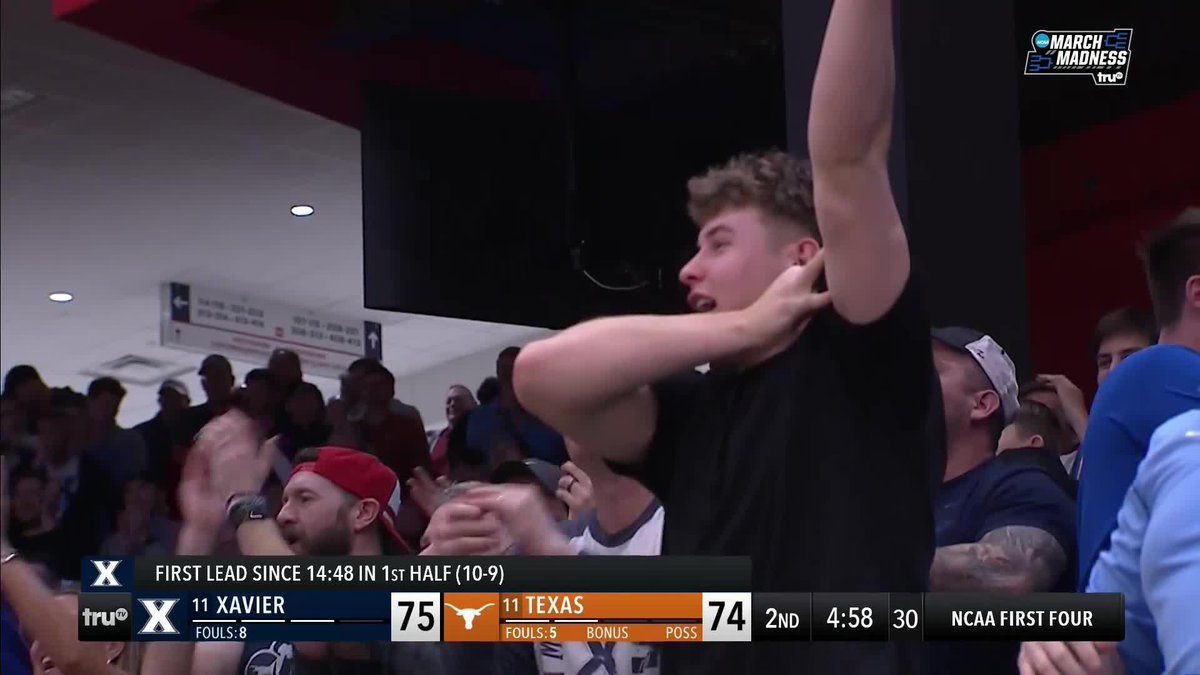 THE MUSKETEERS TAKE THE LEAD 😤 HUGE three from Hughley IV 👌 Watch how it ends NOW: #MarchMadness